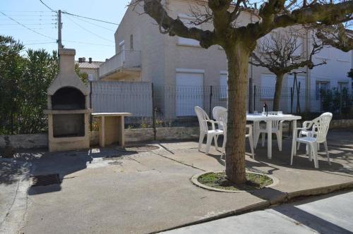 Photo de la galerie de l'établissement SP000-006 Maison 5 pièces SAINT PIERRE LA MER, à Saint Pierre La Mer