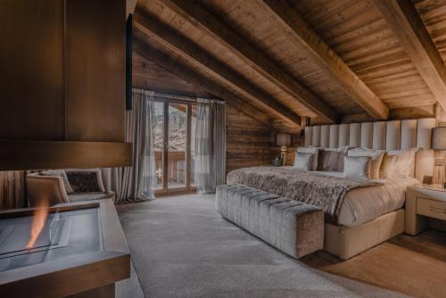 Rúm í herbergi á Ultima Hotel Gstaad