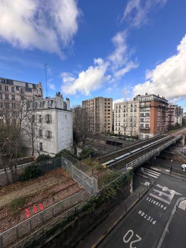 Appartement avec balcon, 5 min du Métro 1-6, Nation, Disneyland, Zoo, Bois de Vincennes