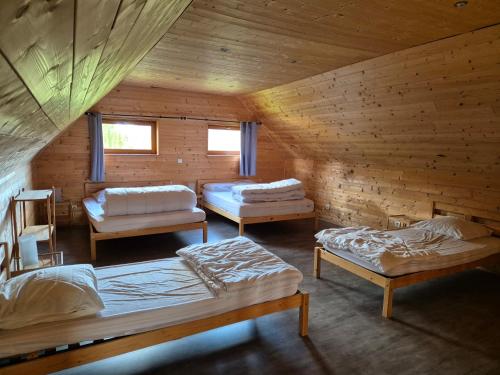 Un pat sau paturi într-o cameră la Les Cottages de Charme