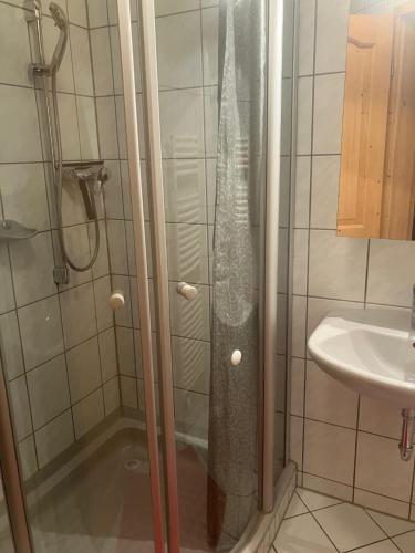 Ένα μπάνιο στο Ferienwohnung Sieber