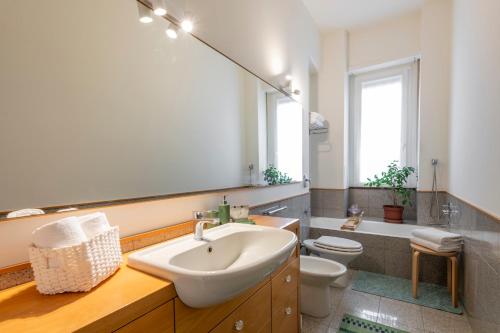 110mq Santa Sofia Apartment, in the center of Milan, 10 min walk from Duomo