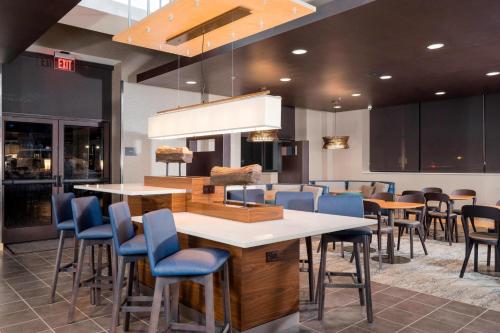 a restaurant with blue chairs and tables in a room at Courtyard by Marriott Niagara Falls, USA in Niagara Falls
