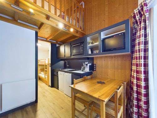 Studio mezzanine cosy, 4/5 pers, à 80m des pistes, balcon, TV/DVD, kichenette équipée - FR-1-398-553