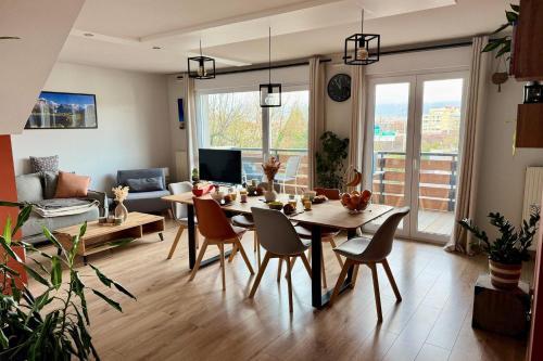 Photo de la galerie de l'établissement Spacious apartment with balcony, à Annecy