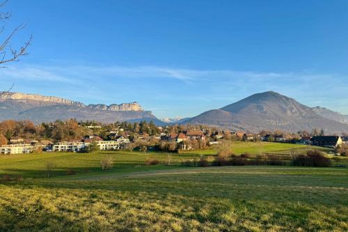 Photo de la galerie de l'établissement Spacious apartment with balcony, à Annecy