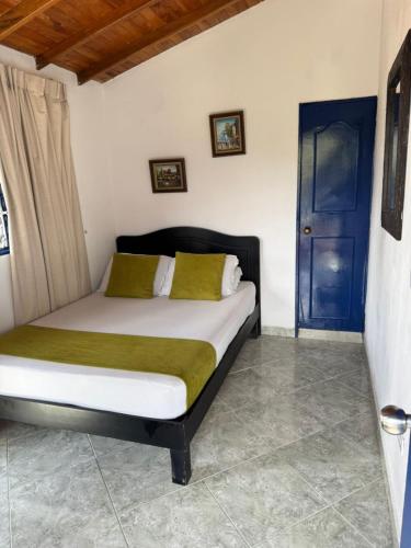 Ένα ή περισσότερα κρεβάτια σε δωμάτιο στο Hotel Volcán Campestre Guatapé