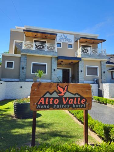 a sign in front of a house at Alto Valle in Nono