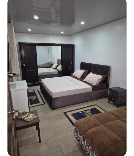 a bedroom with two beds and a mirror at Magnifique appartement vue sur mer & baie d'Alger in Alger