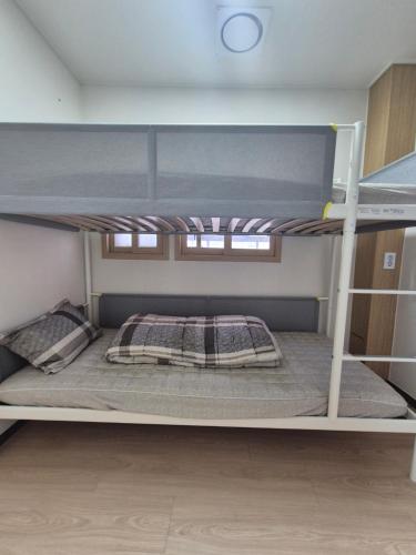 Ένα ή περισσότερα κρεβάτια σε δωμάτιο στο All Stay Hostel