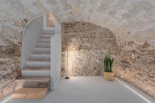 a staircase in a stone wall with a stair case at Majordoms Estada Historica in Banyoles