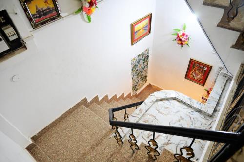 an image of a stairway with a crib at vaidehi homlee premium stay, 3kms from Shri Ram janmbhoomi, Ayodhya in Faizābād