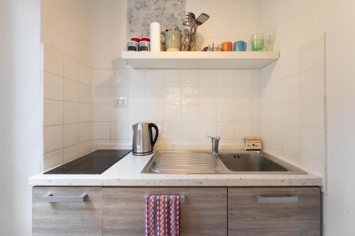 Via Benedetta, 13 - Florence Charming Apartments - Florentine Gem Steps from Station - Prime Spot!