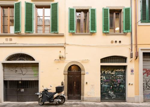 Via Benedetta, 13 - Florence Charming Apartments - Florentine Gem Steps from Station - Prime Spot!