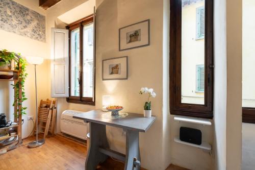 Via Benedetta, 13 - Florence Charming Apartments - Florentine Gem Steps from Station - Prime Spot!