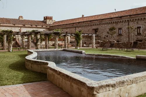 a swimming pool in the yard of a building at Castello di Rocca Cilento in Rocca Cilento