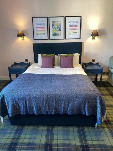 Ein Bett oder Betten in einem Zimmer der Unterkunft The Royal George Hotel