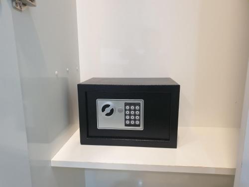 a black safe on a shelf in a wall at Isle Inn Guesthouse in Fuvahmulah