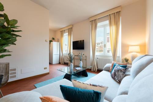 Via Panzani 16, 4th Floor - Patrizia - Bright apartment 300m from Duomo and Train station