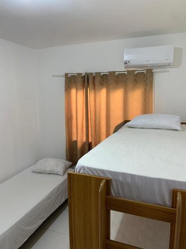 APARTAMENTO COM SUITE EM CONDOMÍNIO FECHADO com estacionamento próprioにあるベッド