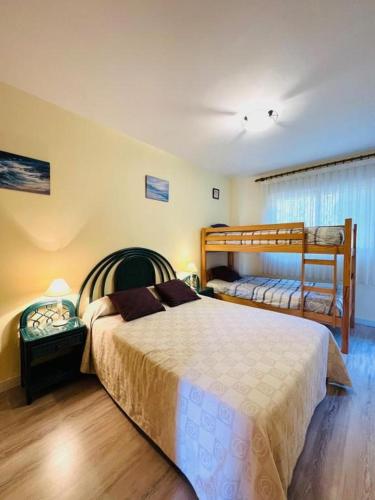 a bedroom with two bunk beds in a room at Chalet Estibaliz unifamiliar in Peniscola