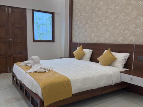 Postel nebo postele na pokoji v ubytování Misty Nest Suite Rooms