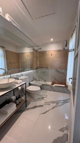 Koupelna v ubytování Los Ponchos Hotel