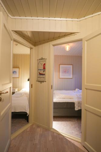 Ένα ή περισσότερα κρεβάτια σε δωμάτιο στο Anitas Waterfront Cabins