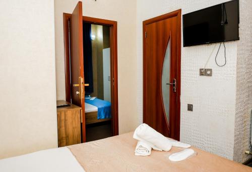 Μια τηλεόραση ή/και κέντρο ψυχαγωγίας στο Best Center Inn Hotel
