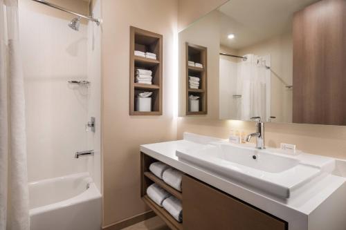 Courtyard by Marriott Phoenix Downtown Image