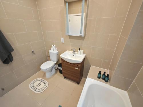 Bright and Spacious 2-Bedroom Flat Near Emirates Stadium photo 26