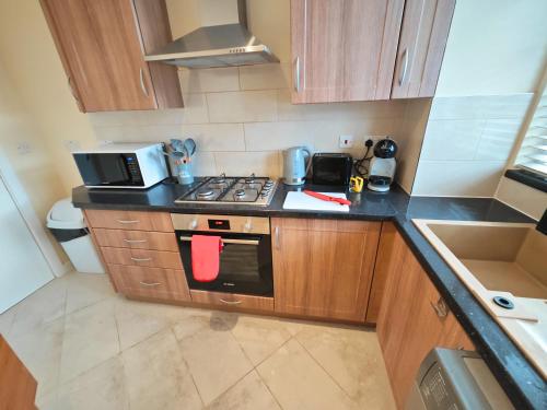 Bright and Spacious 2-Bedroom Flat Near Emirates Stadium photo 14