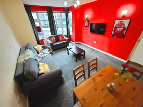 Bright and Spacious 2-Bedroom Flat Near Emirates Stadium photo 1