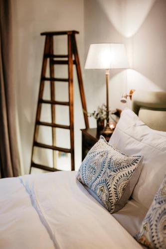 a room with a ladder and a bed with a pillow at Residenza San Vito in Calamandrana