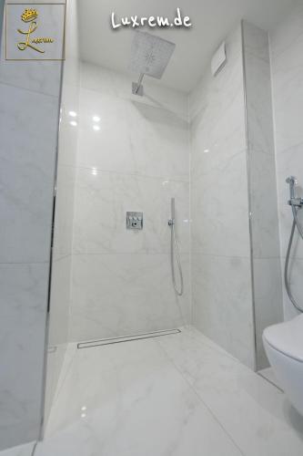 Ένα μπάνιο στο Luxrem Apartments 4