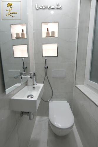 Ένα μπάνιο στο Luxrem Apartments 4