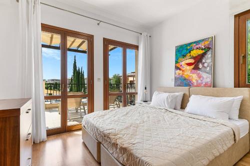 En eller flere senge i et værelse på Aphrodite Premium Apartments II