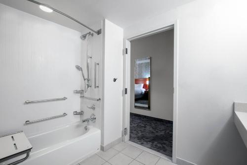 Bagno di Courtyard by Marriott Jacksonville I-295/East Beltway