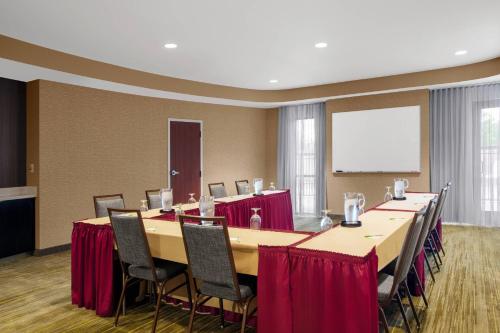 Zona business o sala conferenze di Courtyard by Marriott Jacksonville I-295/East Beltway