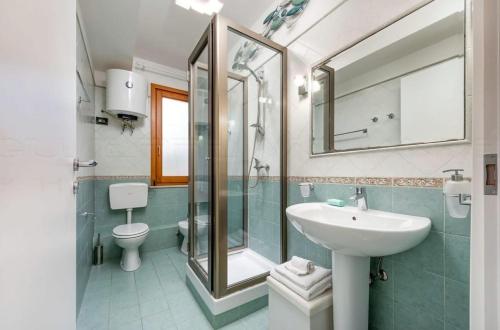 Koupelna v ubytování Residence Le Perle Beach