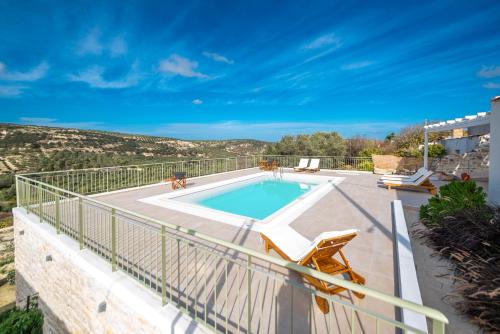 Πισίνα στο ή κοντά στο Villa OliveMillstone