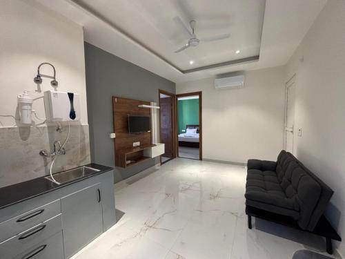 Χώρος καθιστικού στο Back Stayz Laxman Jhula Apartments