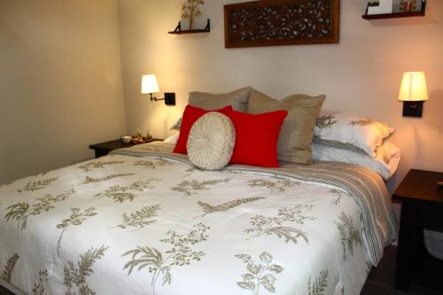 Una cama o camas en una habitación de Southern Elegance Gateway