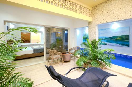 Bazén v ubytování Prestations haut de gamme - Piscine privée chauffée, salles de massage et sport nebo v jeho okolí