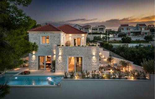 Stunning Home In Splitska