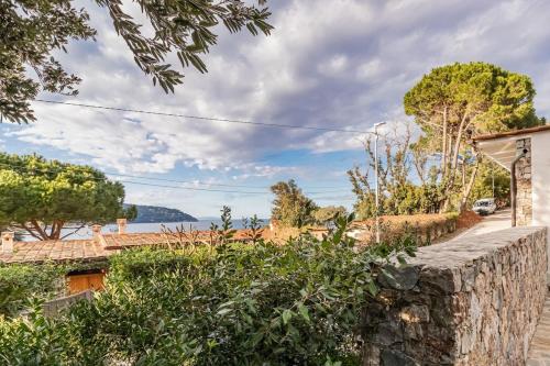 Gallery image of Apartment Mare di Spartaia in Procchio