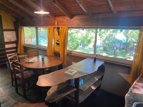 Imagen de la galería de HOSTEL CASA C Alojamiento, Coworking y Centro Cultural, en Villa General Belgrano