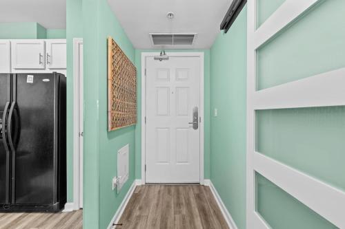 德斯坦的住宿－Stunning Sunsets 7TH FL King Suite 2BR 2BA Pools Beach Balcony Sleeps 5，相簿中的一張相片