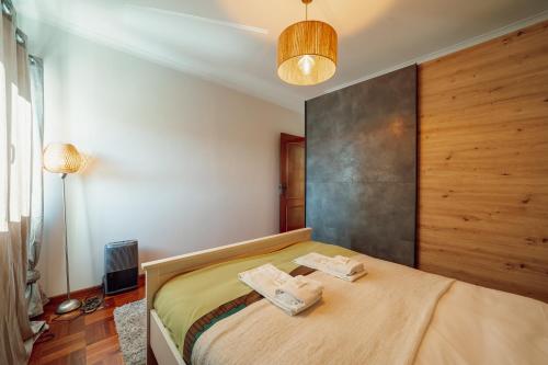 En eller flere senge i et værelse på Casa das Orquideas by Vacationy