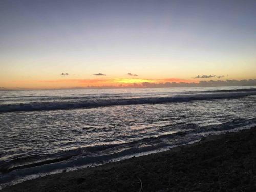 a view of the ocean at sunset at FARE TEHAKI - Island spirit in Moorea